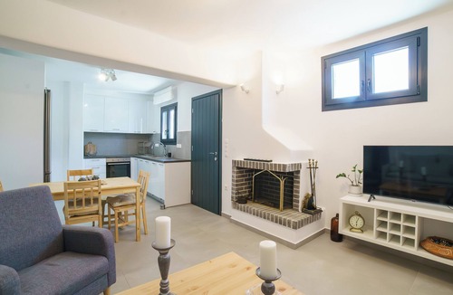 Plaka Villa | Villa Plaka Divani Your Perfect Escape in Naxos, with Private Pool and Sea Views
