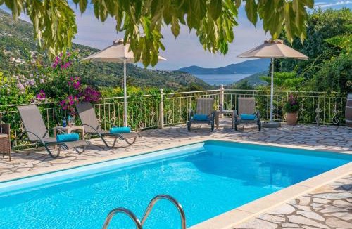 Divarata Villa | Villa Regina -Hidden Eden with Treehouse & Heated Pool