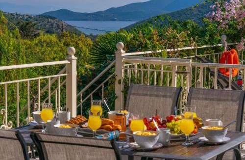 Divarata Villa | Villa Regina -Hidden Eden with Treehouse & Heated Pool