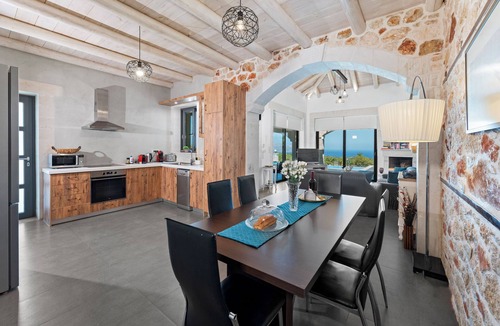 Douliana Villa | Villa Resi, Vamos, Private Pool, Sea View-5 minutes to the beach!