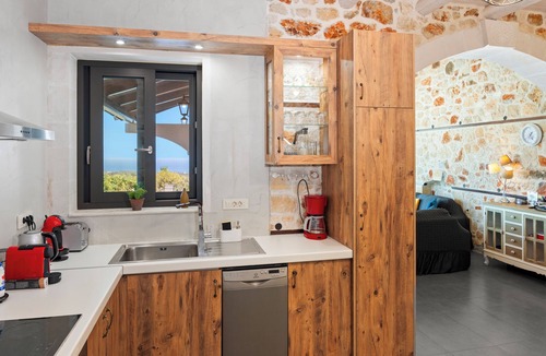 Douliana Villa | Villa Resi, Vamos, Private Pool, Sea View-5 minutes to the beach!