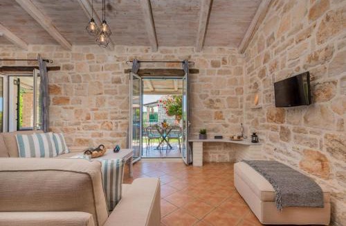 Lithakia Villa | Villa Rizolia Enea by Villa Plus