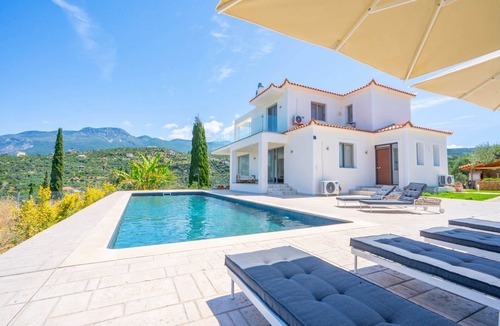 Kalamata Villa | Villa Sadova Summary: