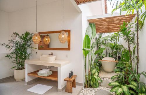 Beraban Villa | Villa Sana - Stylish 2BR Oasis with Open Jungle Bathroom in Nyanyi Beach near Luna Beach Club