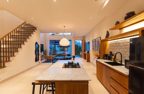 Batu Bolong Villa | Villa Santai Santai in Kuta Utara