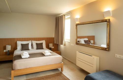 Archanes Villa | Villa - Sleeps 10 - Pool - Parking - Pool Table
