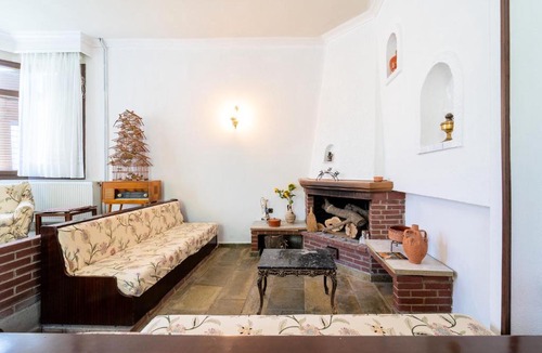 Nea Peramos Ski Chalet | Villa Sofia Nea Peramos
