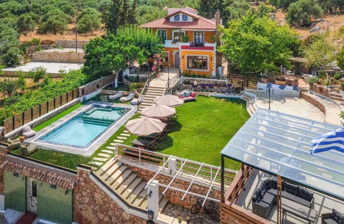 Gerani Villa | Villa Staras - With Private Heated Pool & Jacuzzi