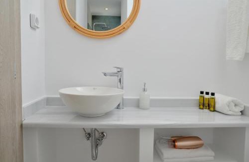 Gavrio House | Villa & Studio Hydroussa Sea View
