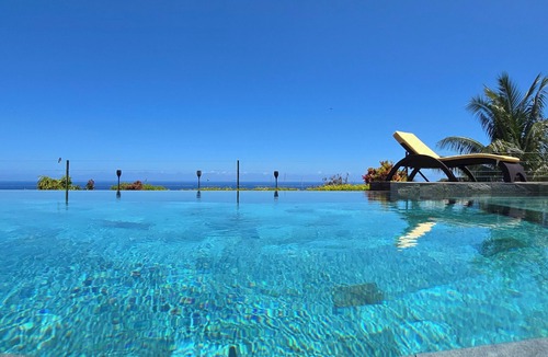 Arue Villa | Villa Ta'u Here by Tahiti Homes, incredible architect-designed villa: pool and view