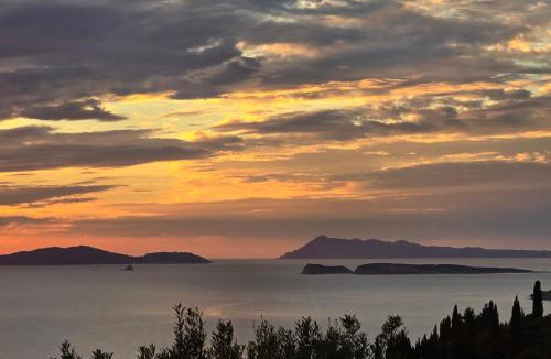 Termenades Villa | Villa Theia et Studio Theia