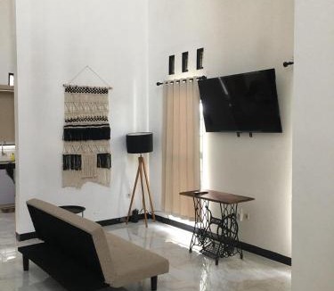 Mungkid Villa | Villa Trojayan
