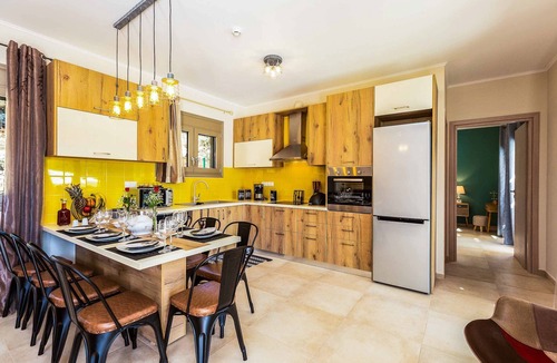 Monopari Villa | Villa Trules - Four Bedroom Villa, Sleeps 8