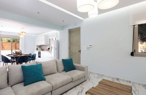 Pagkalochori Villa | Villa Vera - With Private Pool & Jacuzzi
