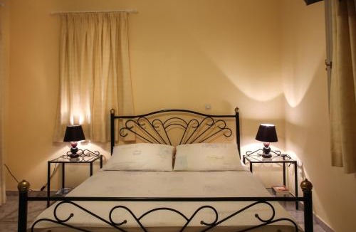 Andros Town Apartment | Villa View Studios