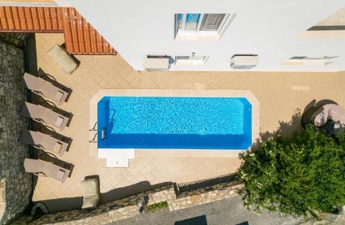 Kournas Villa | Villa Views with Private Pool & Sea Horizon
