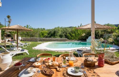 Agia Villa | Villa Violanda With Pool and Garden near Platanias