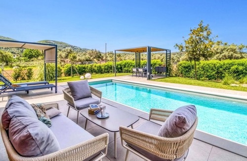 Lygia Villa | Villa Water by Villa Plus