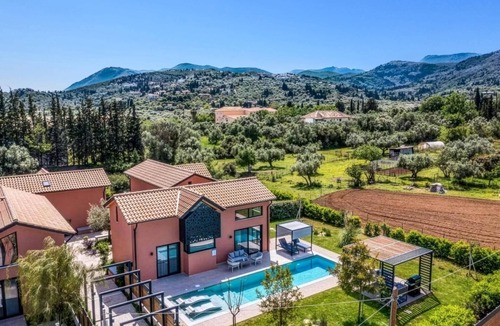 Lygia Villa | Villa Water by Villa Plus