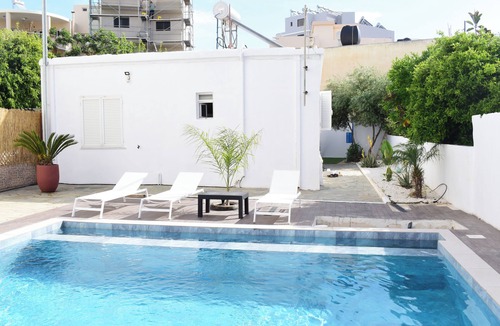 Nea Chora Villa | Villa with pool and privete garden at the beach