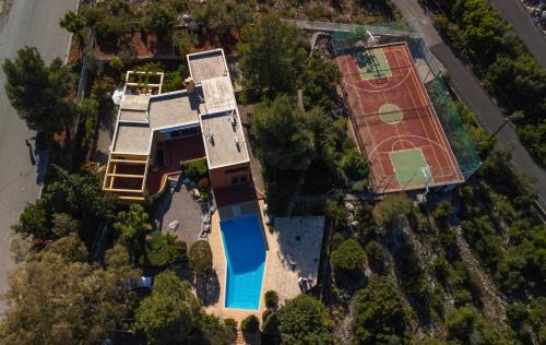 Theologos House | Villa with swimming pool and tennis/basketball court