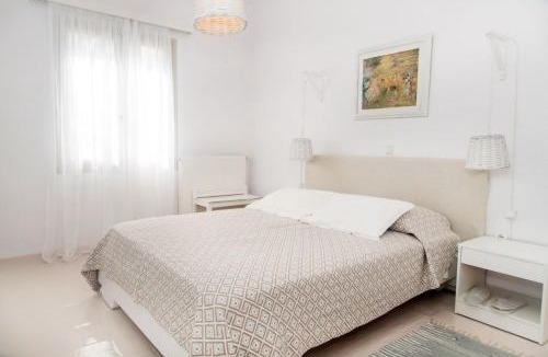 Agios Ioannis Apartment | Villa with View of Agios Ioannis and Pool with Jacuzzi