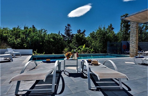 Zipari House | Villa "Xenos" with view of the water