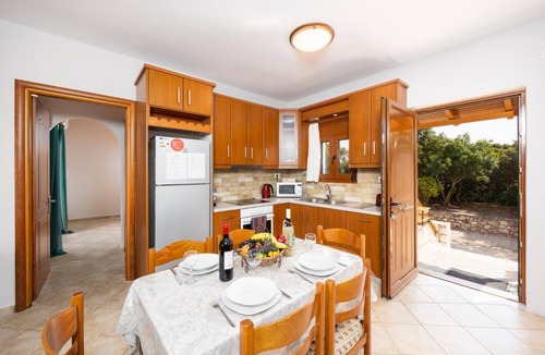 Mesovounia Villa | Villa Yeraki - Three Bedroom Villa, Sleeps 6