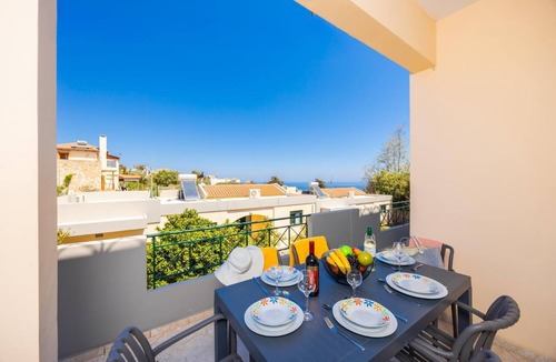 Kefalas Villa | Villa Yvonne - Three Bedroom Villa, Sleeps 6