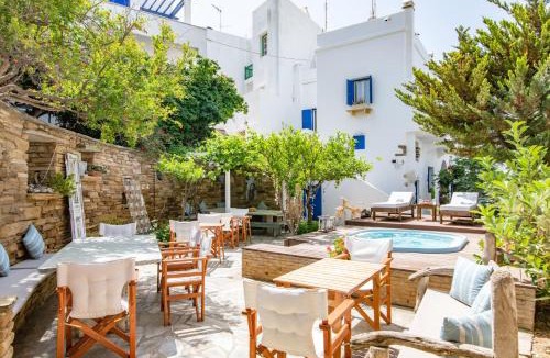 Tinos Town House | Vincenzo Family Rooms