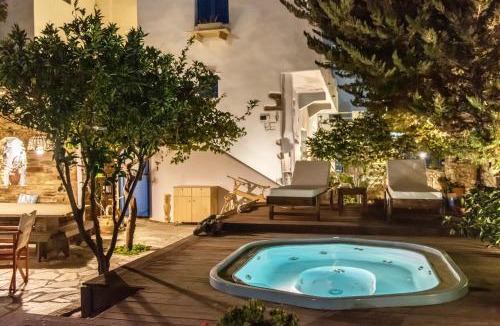 Tinos Town House | Vincenzo Family Rooms