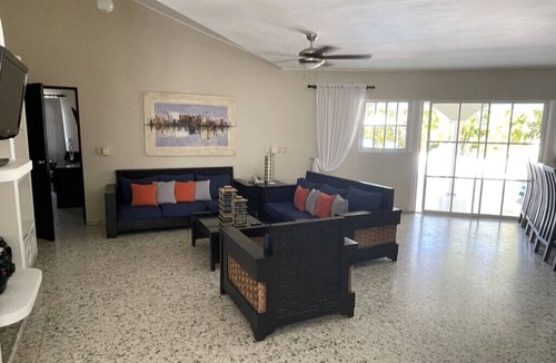 Los Maestros Resort | VIP Confesi Suite closest to beach/pools