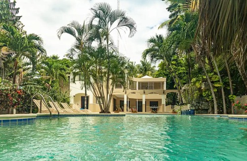 Bani Villa | VIP - "Villa Infinito"Bani's Beachside Mansion!