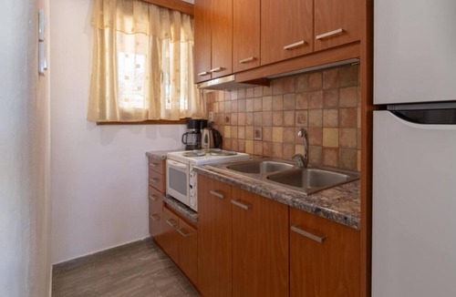 Mpatsi House | Virginia’s house: Holiday Home with Balcony, Wi-Fi, and Air Conditioning