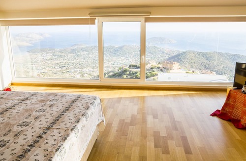 Saronikos House | Viva B&B