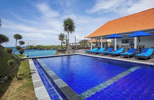 Mushroom Bay Villa | Water Blow Huts