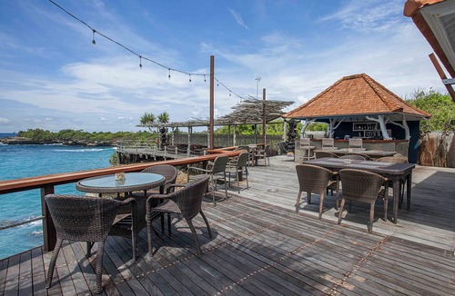 Mushroom Bay Villa | Water Blow Huts