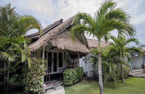 Mushroom Bay Villa | Water Blow Huts