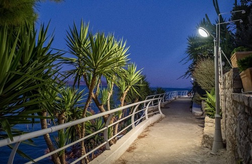 Kiveri Apartment | Waterfront loft apartment with sea view blacony