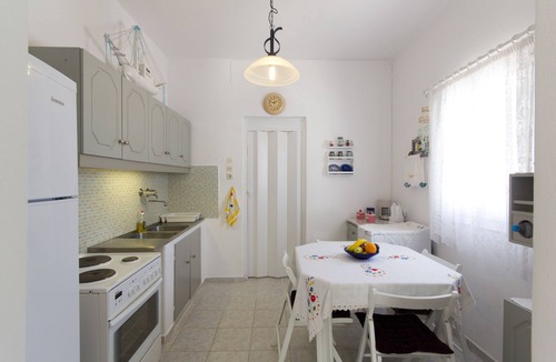 Molos House | Wave Lullaby, Peaceful Beachfront Retreat in Paros
