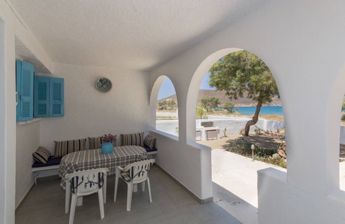 Molos House | Wave Lullaby, Peaceful Beachfront Retreat in Paros