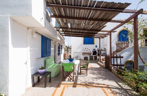 Salamis House | Wavedance Accommodation (Estia)