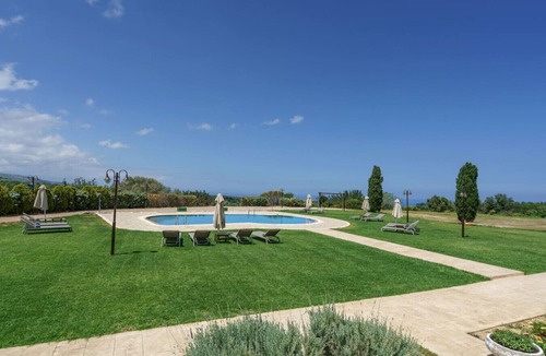 Pikris Villa | Wedding Villa w/Pool, BBQ, Ping Pong, 23 people