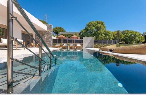 Asgourou Villa | Welcome to Ruby Paradise, a luxurious villa nestled in thearea of Sgourou.