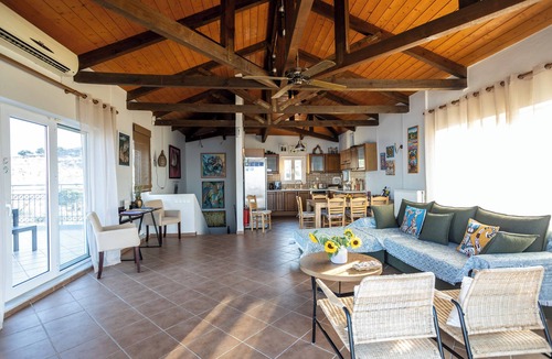 Likotinarea Villa | Where the Aegean blue speaks to your soul.