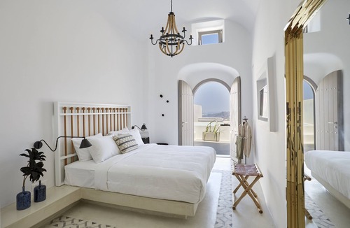 Pyrgos House | White and Co. La Torre Suites