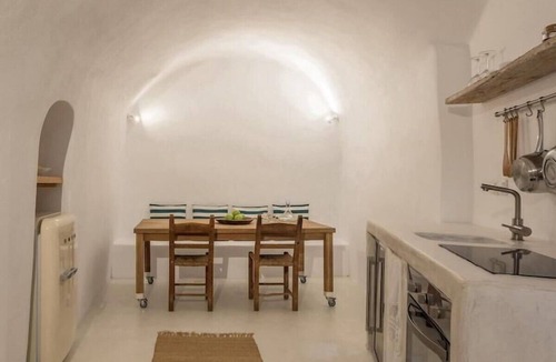 Plaka Villa | White Cellar cave houses by Cycladica