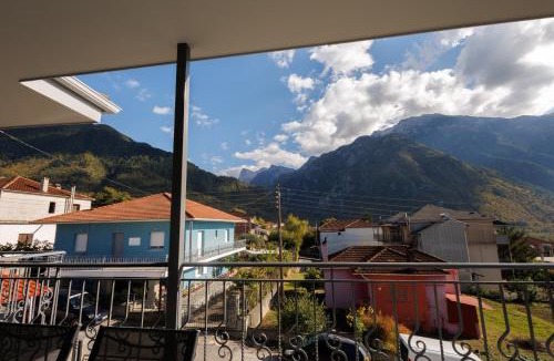 Konitsa Apartment | White lavender house