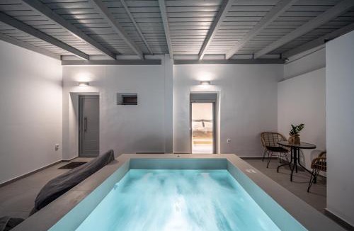Perivolos Hotel | White Note Luxury Suites