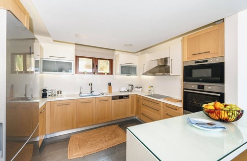 Prines Villa | White Oak Tree Villa